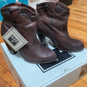 Brand new Frye Jenny cut bootie